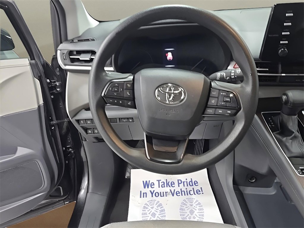 Used 2024 Toyota Sienna LE image 23