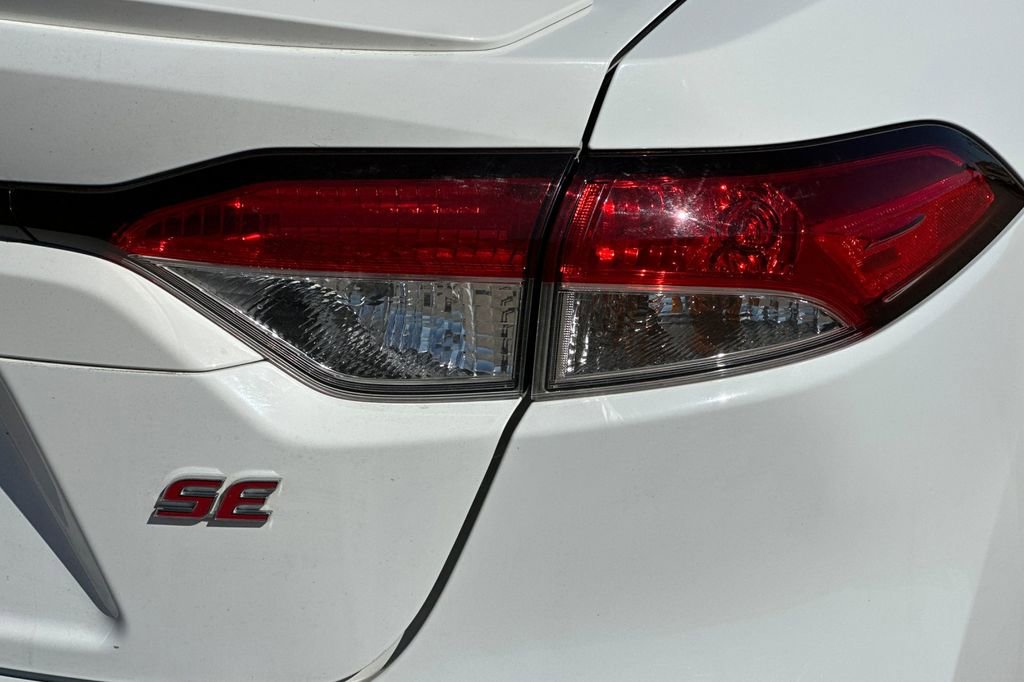 Used 2022 Toyota Corolla SE w/ Carpet Mat Package (TMS) image 27