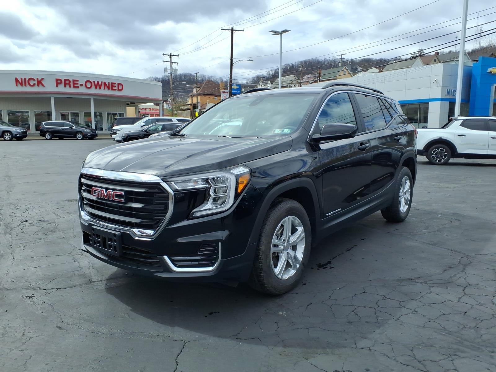 Certified 2024 GMC Terrain SLE w/ Driver Convenience Package image 1