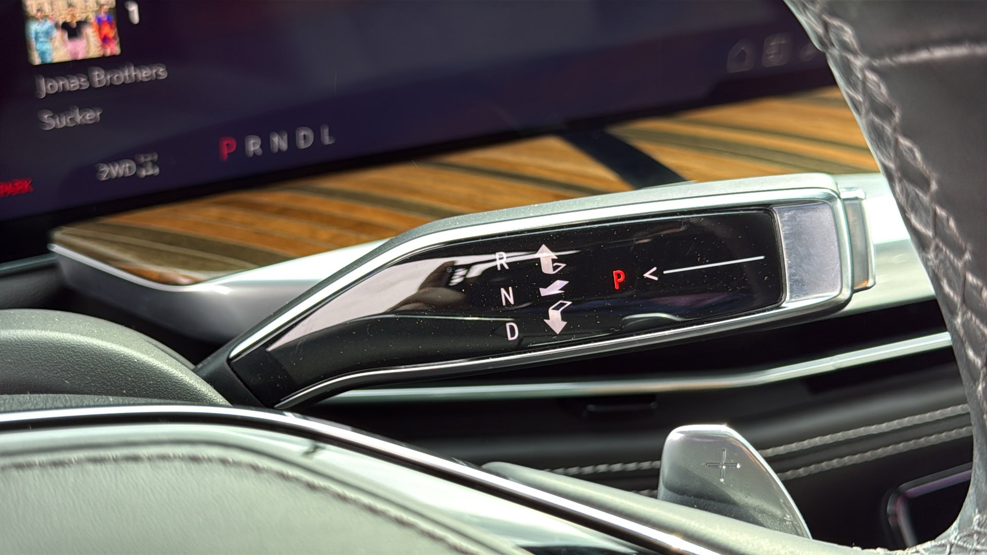 Certified 2025 Cadillac Escalade ESV Sport Platinum image 18