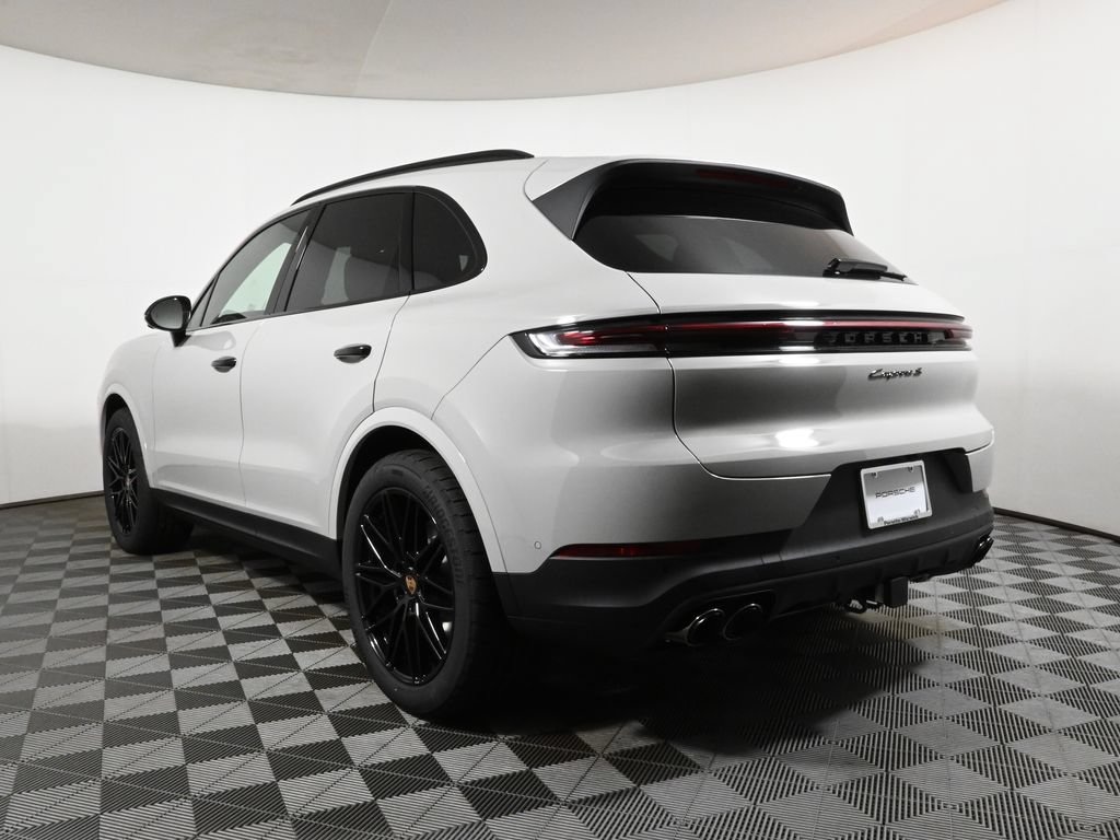 Used 2026 Porsche Cayenne S AWD/4WD image 3