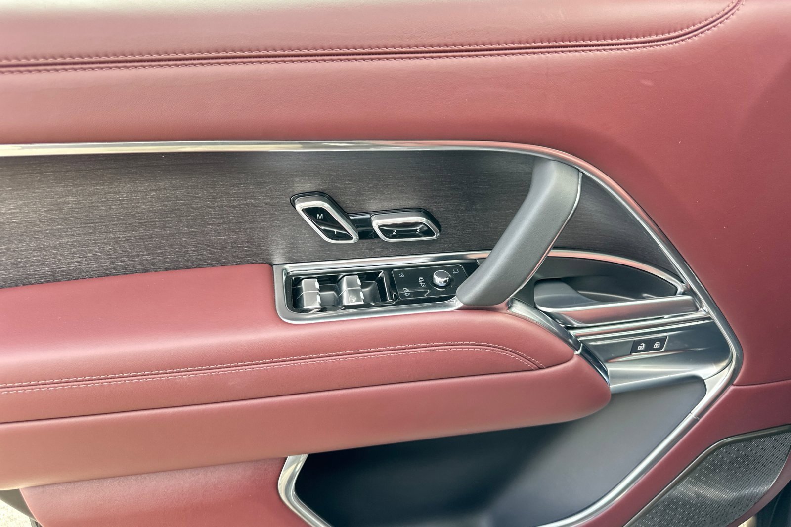 Used 2024 Land Rover Range Rover Autobiography image 10