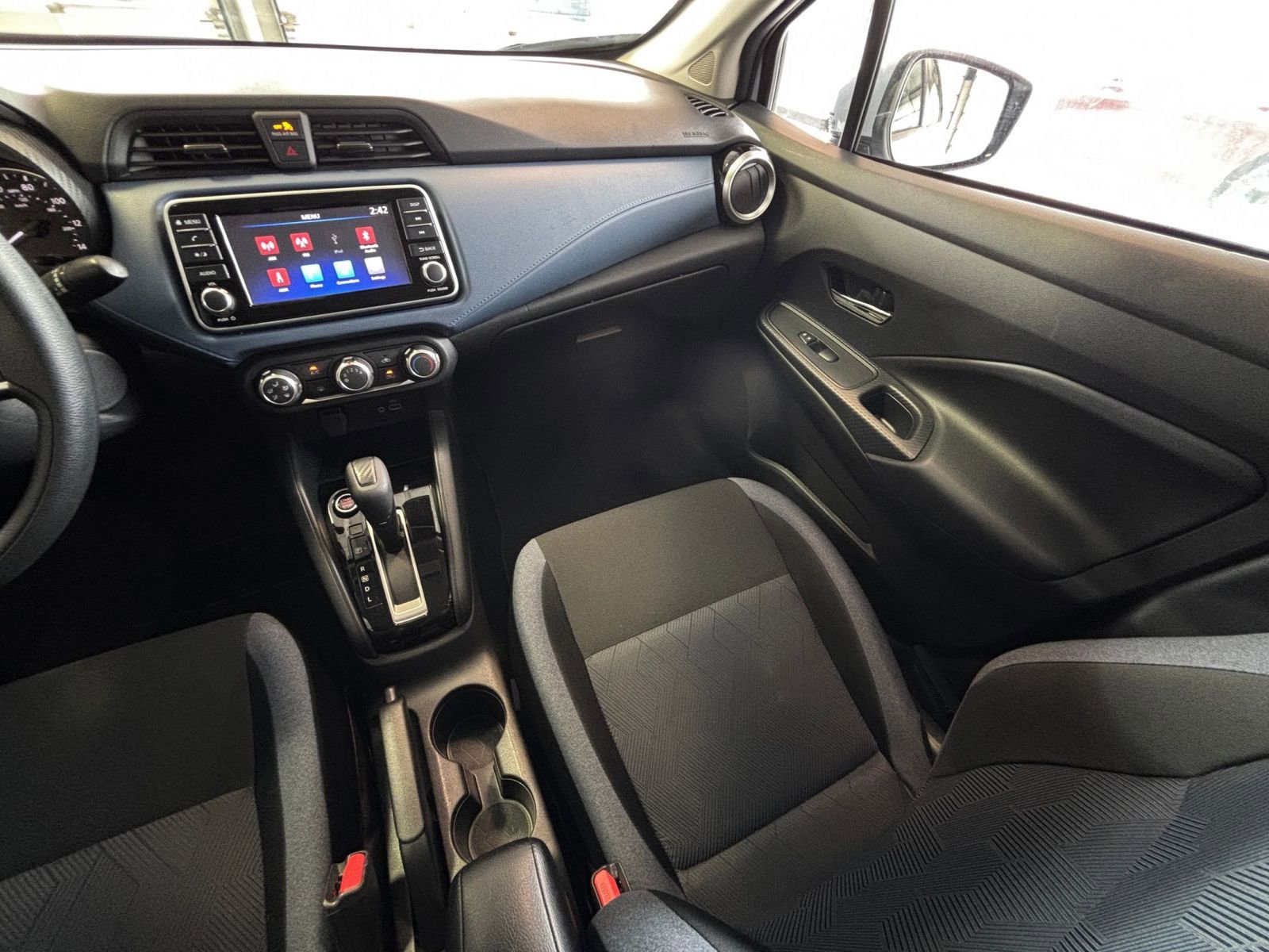 Used 2025 Nissan Versa SV image 34