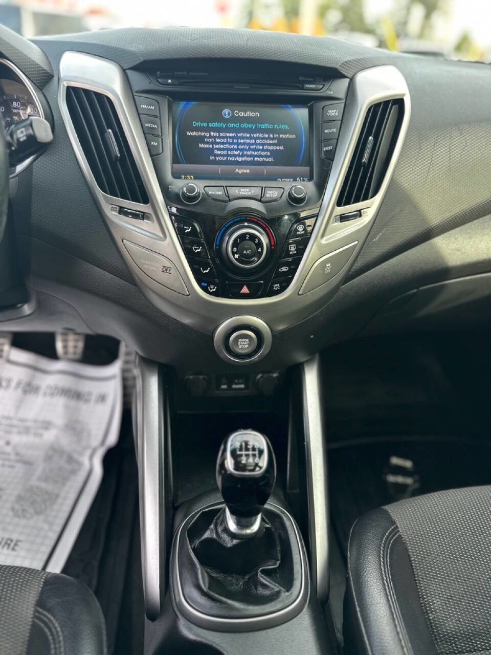 Used 2013 Hyundai Veloster w/ Tech Pkg image 18