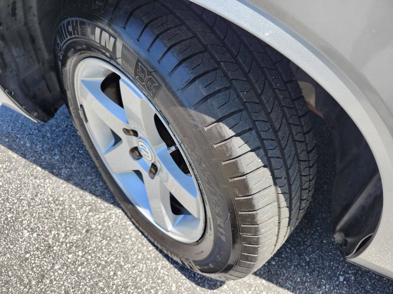 Used 2010 Dodge Challenger SE RWD image 15