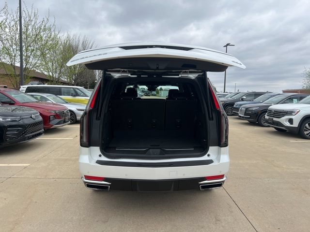 Used 2023 Cadillac Escalade Premium Luxury AWD/4WD image 11