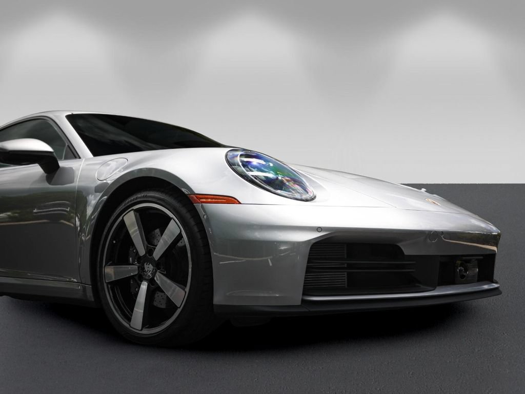 Used 2025 Porsche 911 Carrera RWD image 9