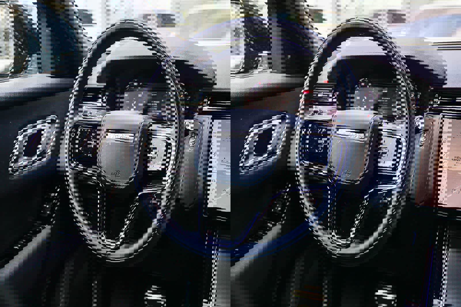 Used 2025 Land Rover Range Rover Velar Dynamic SE image 15