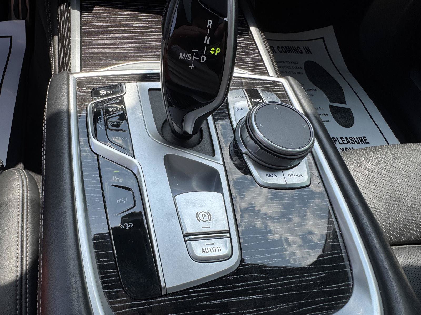 Used 2022 BMW 740i w/ M Sport Package RWD image 28