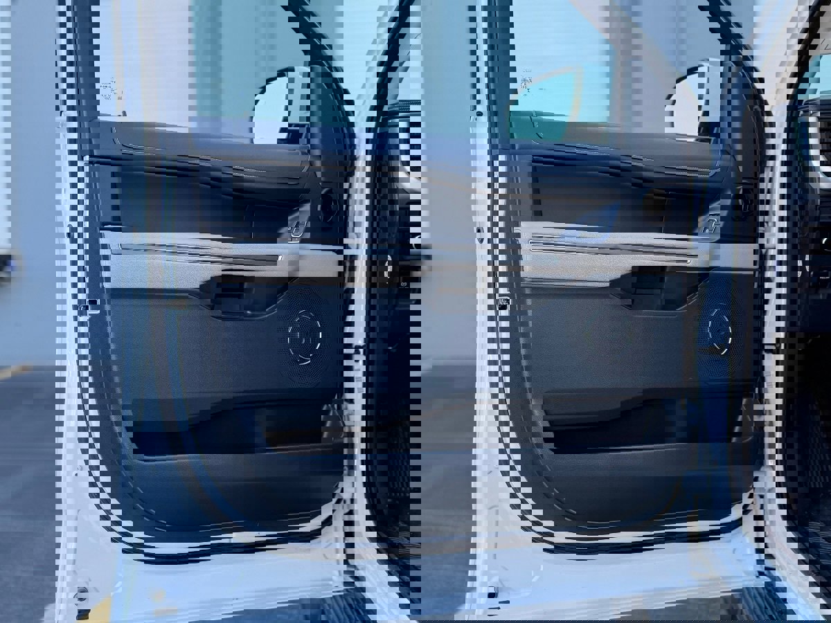 Used 2024 Ford Expedition Max XLT image 11