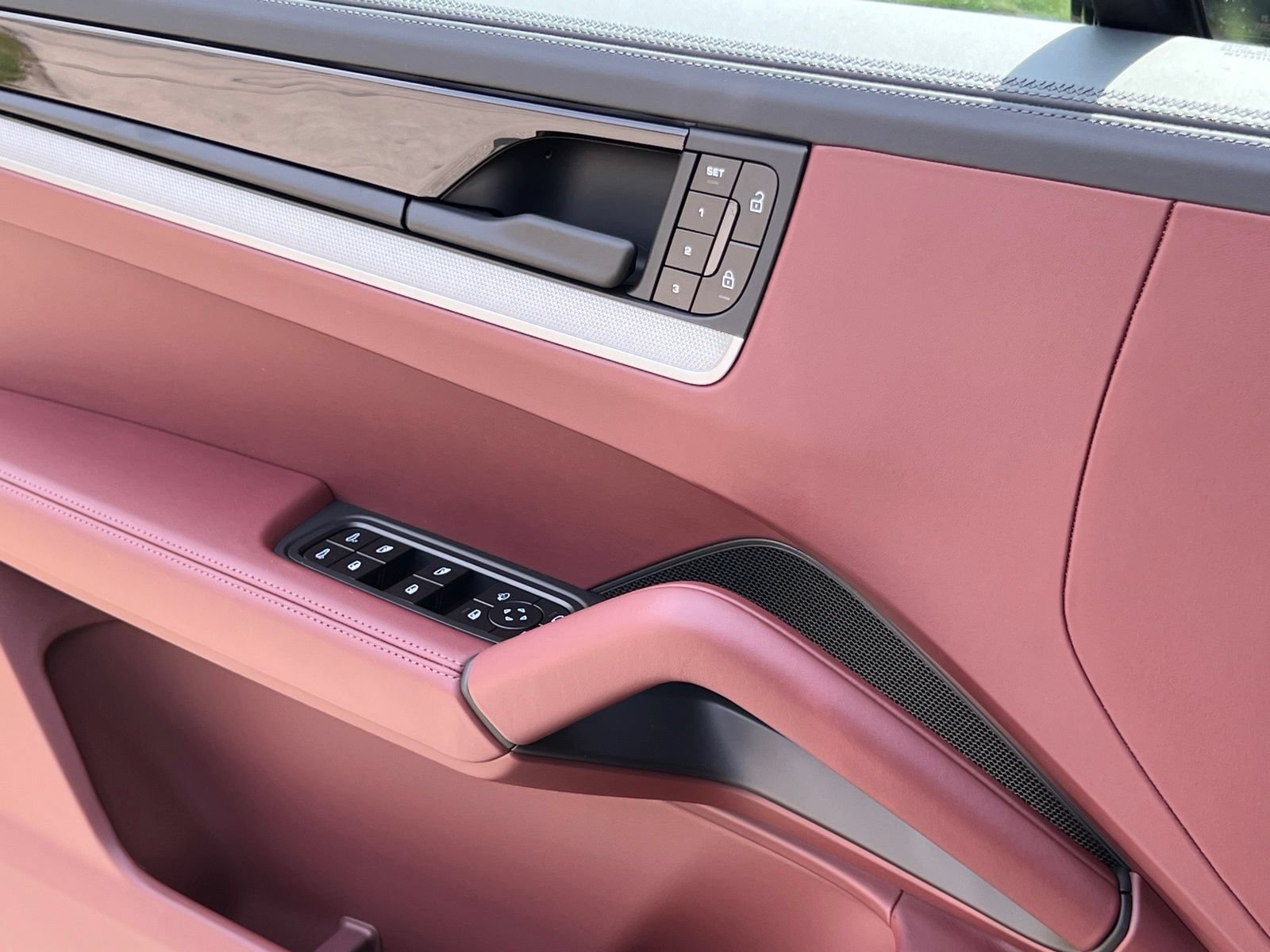 New 2026 Porsche Cayenne Coupe AWD/4WD image 33