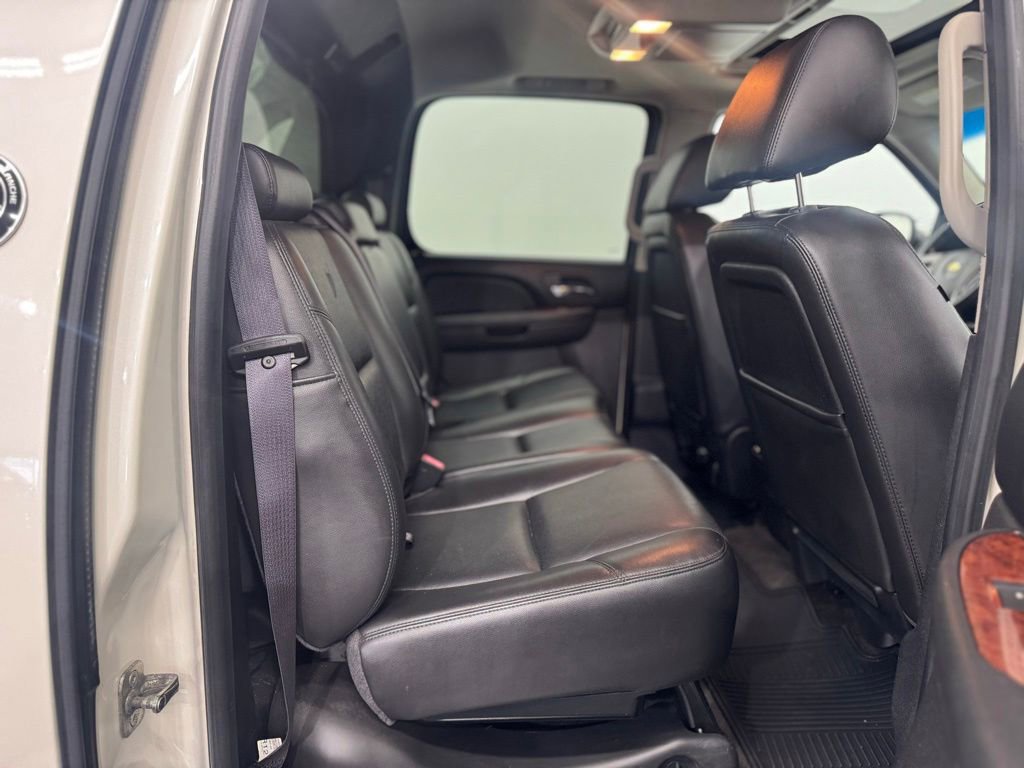 Used 2013 Chevrolet Avalanche LTZ AWD/4WD image 25