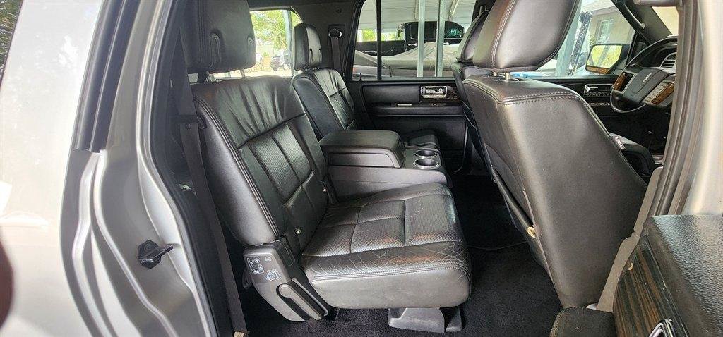 Used 2010 Lincoln Navigator L 4WD image 29