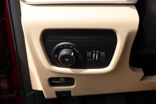 New 2026 Jeep Grand Cherokee Limited AWD/4WD image 14