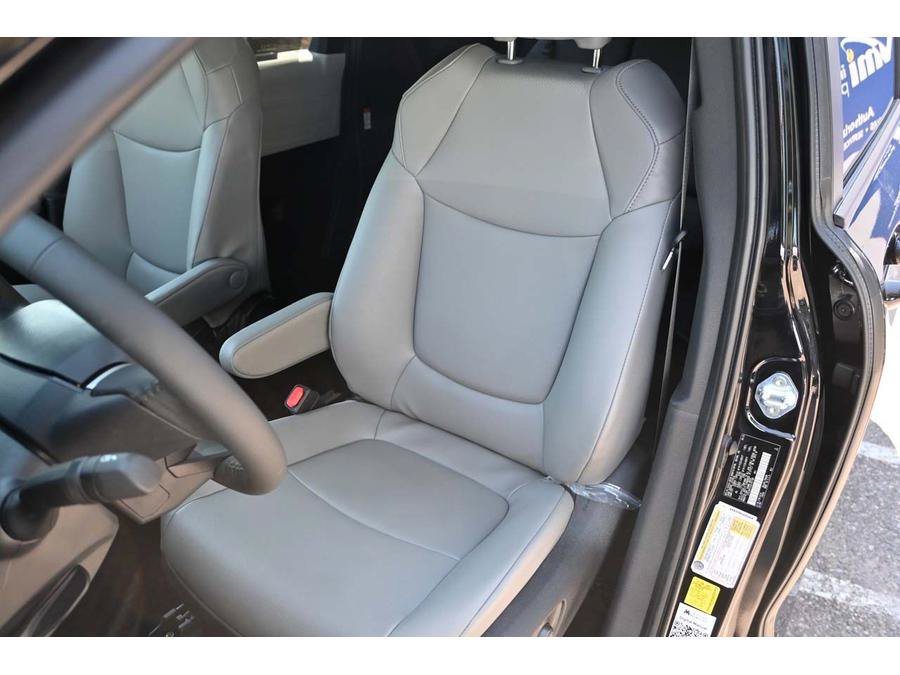 New 2025 Toyota Sienna XLE w/ XLE Plus Package AWD/4WD image 14