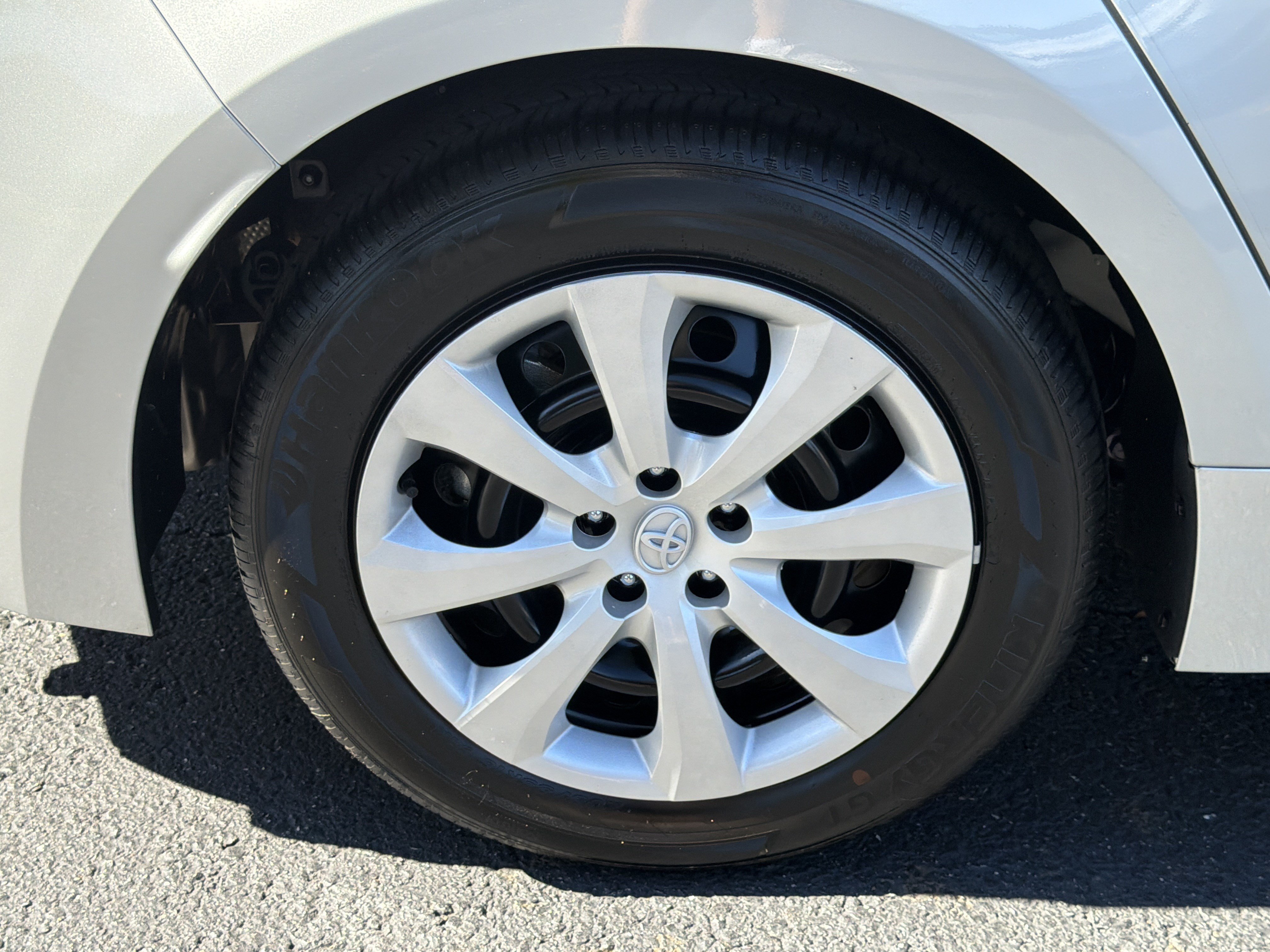 Used 2024 Toyota Corolla LE FWD image 17