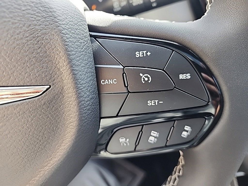 Used 2023 Chrysler Pacifica Limited w/ S Appearance Package image 20