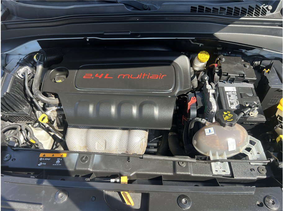 Used 2017 Jeep Renegade Latitude FWD image 16