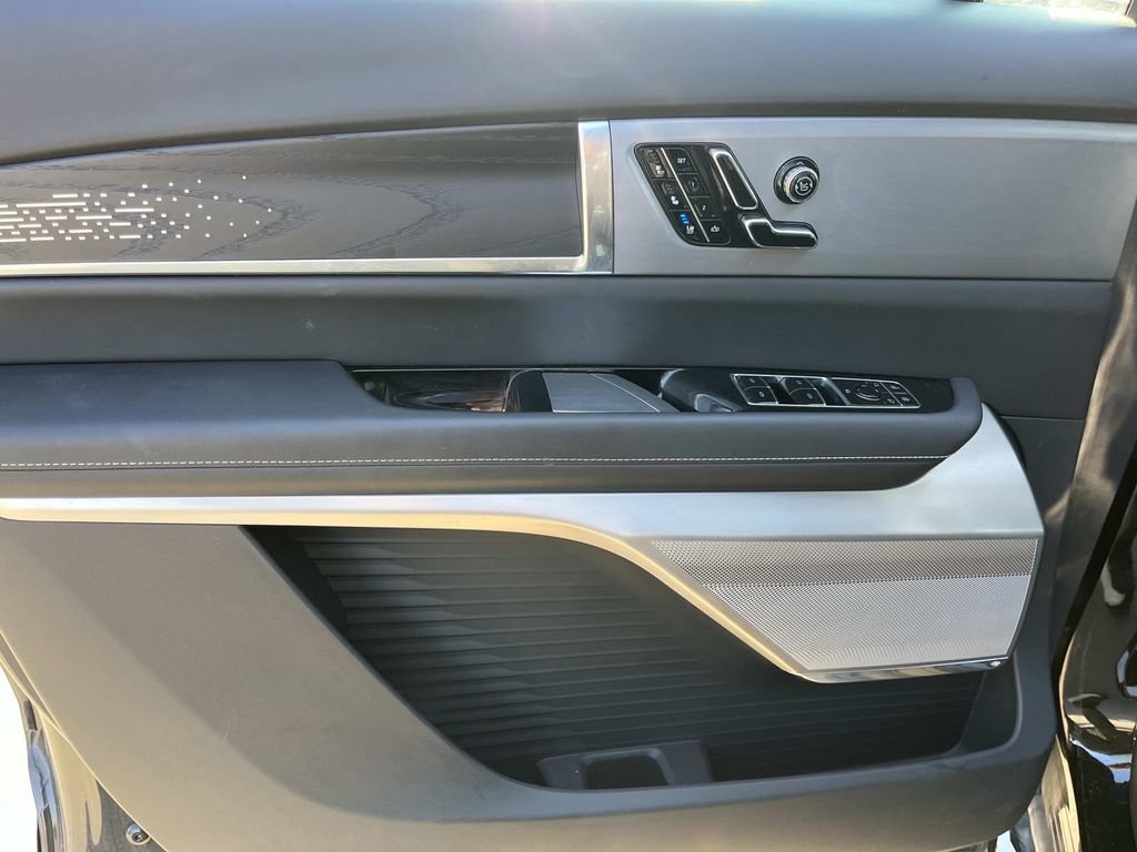 Certified 2026 Cadillac Vistiq Platinum w/ LPO, Floor Liner Package AWD/4WD image 33