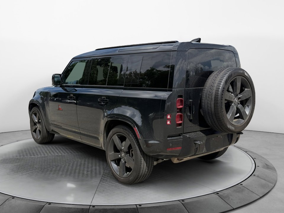 Used 2025 Land Rover Defender 110 X-Dynamic SE AWD/4WD image 5