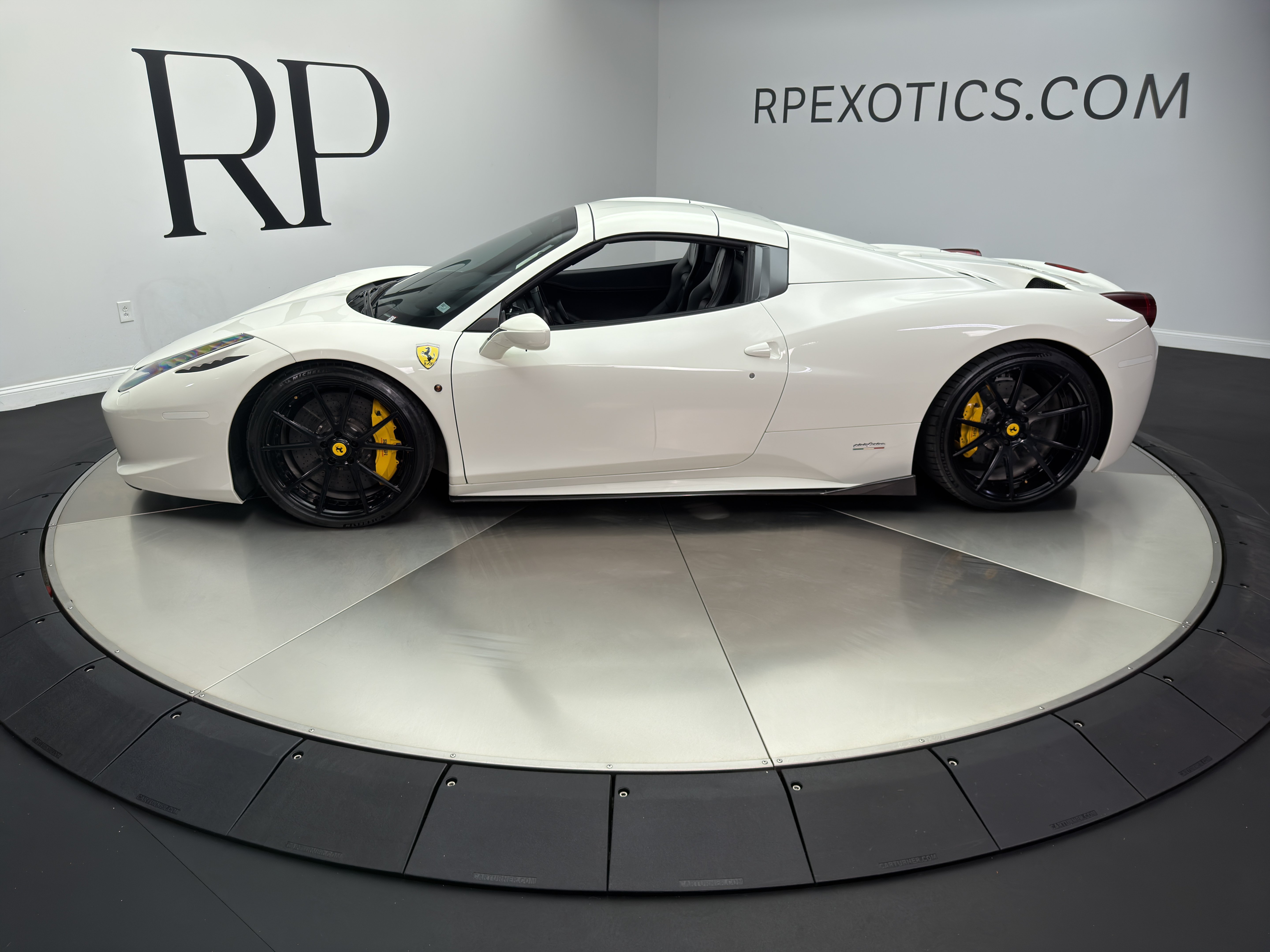 Used 2014 Ferrari 458 Spider RWD image 14
