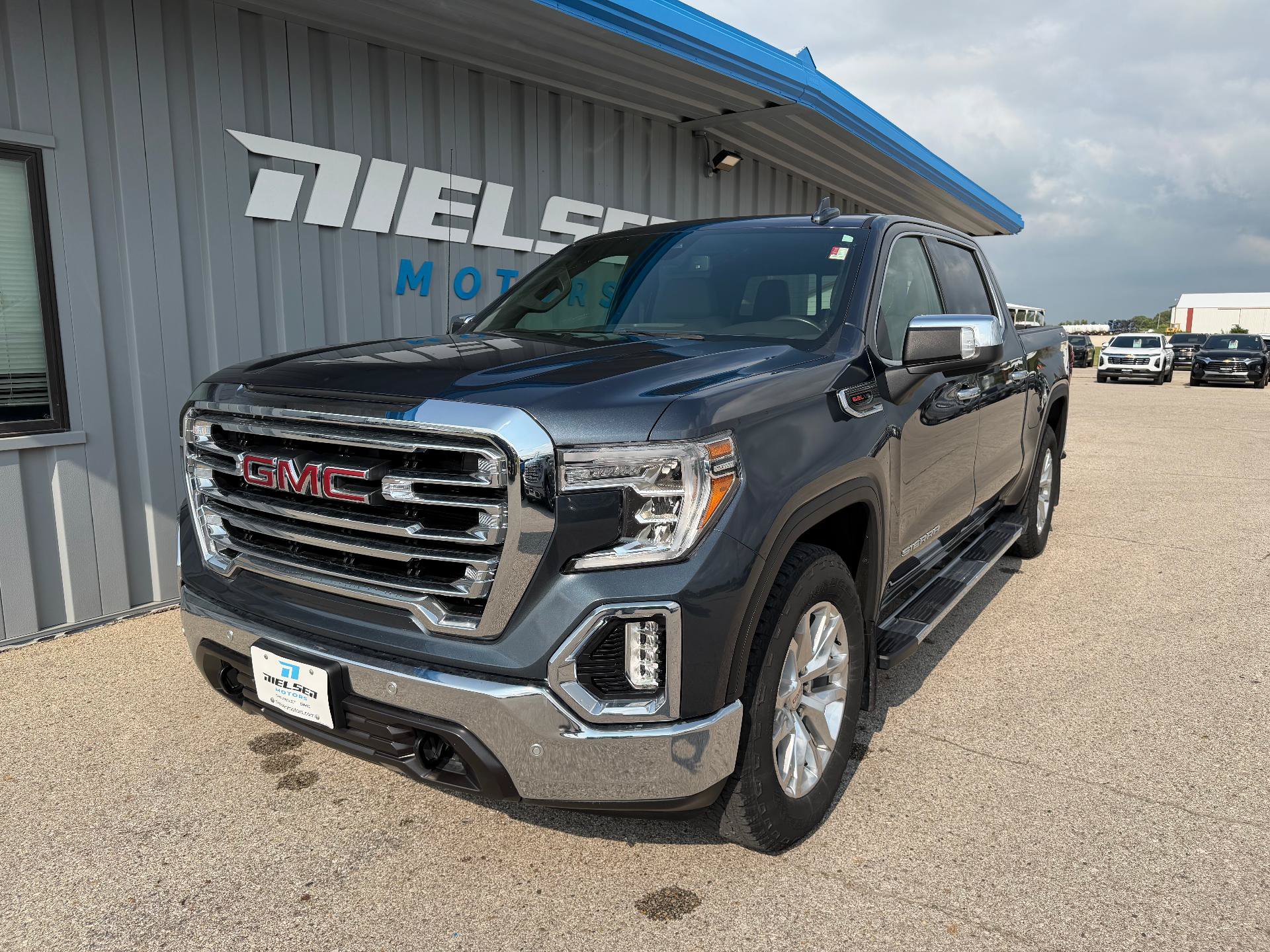 Used 2021 GMC Sierra 1500 SLT w/ SLT Premium Plus Package AWD/4WD image 2
