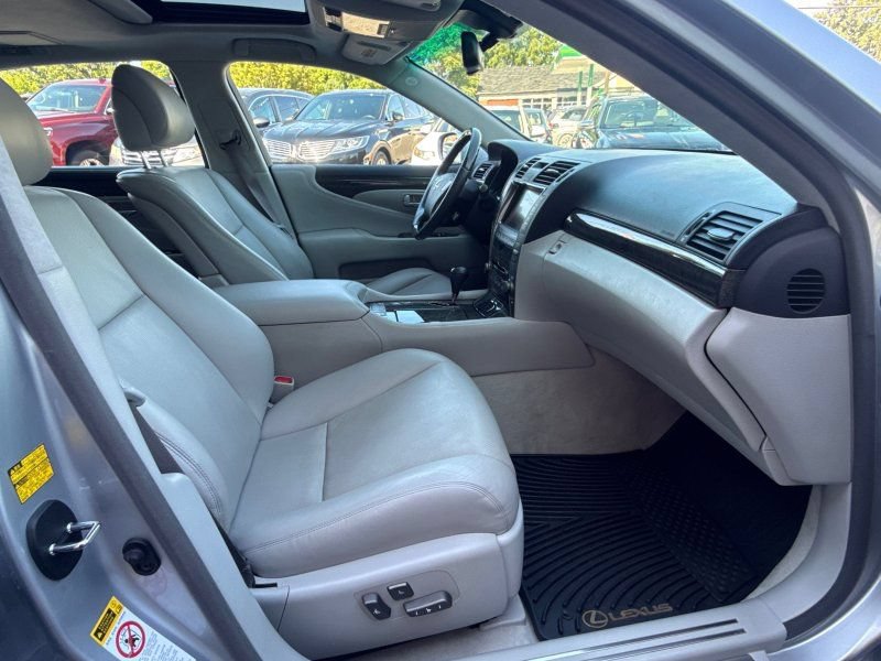 Used 2007 Lexus LS 460 L w/ Luxury Pkg RWD image 17