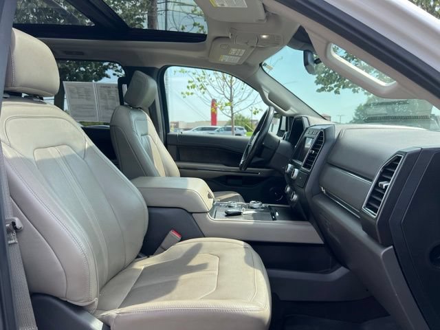 Used 2019 Ford Expedition Limited w/ Equipment Group 302A AWD/4WD image 11