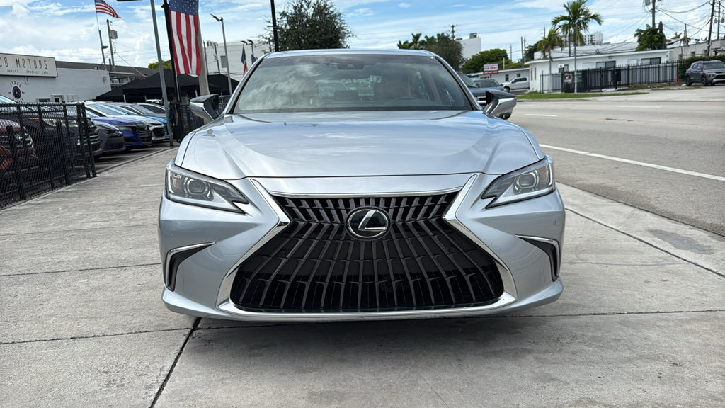 Used 2023 Lexus ES 300h w/ Premium Package FWD image 17