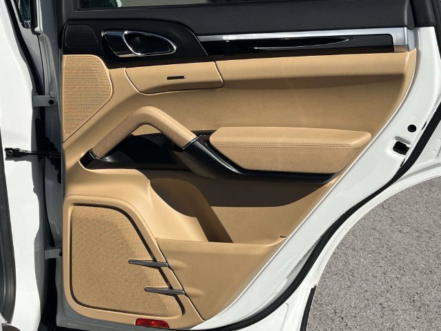 Used 2016 Porsche Cayenne AWD/4WD image 24