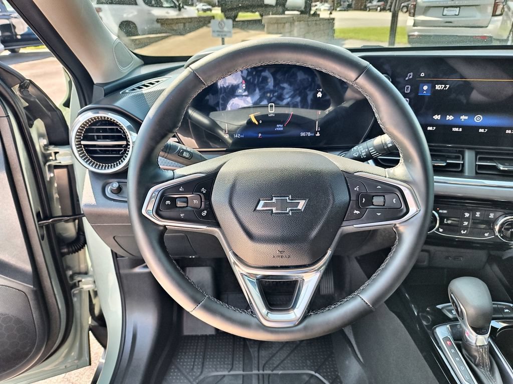 Used 2025 Chevrolet Trax ACTIV FWD image 14