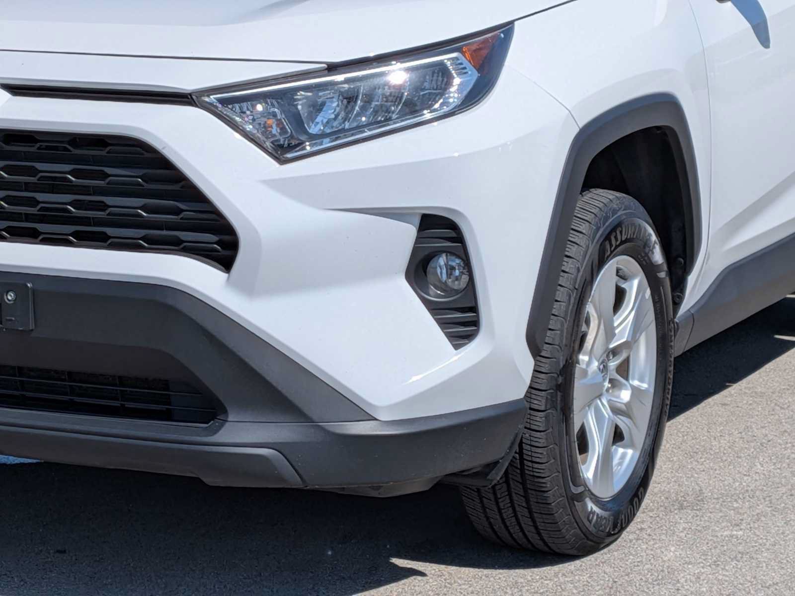 Used 2020 Toyota RAV4 XLE AWD/4WD image 10
