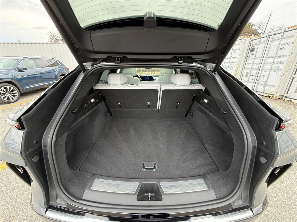 Used 2023 Cadillac Lyriq 2WD image 26