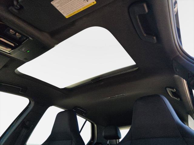 Used 2023 Volkswagen Golf R AWD/4WD image 30