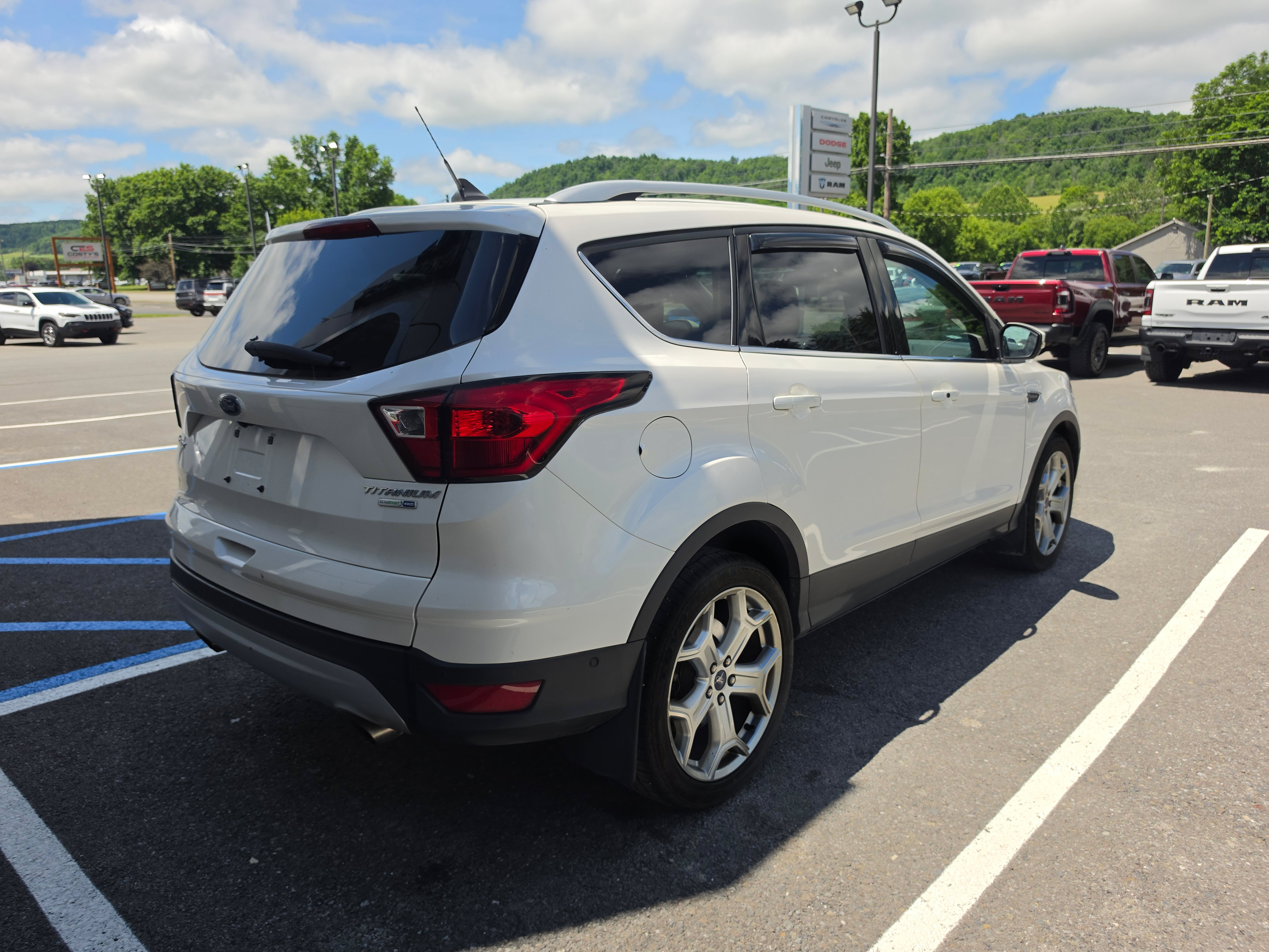 Used 2019 Ford Escape Titanium AWD/4WD image 3