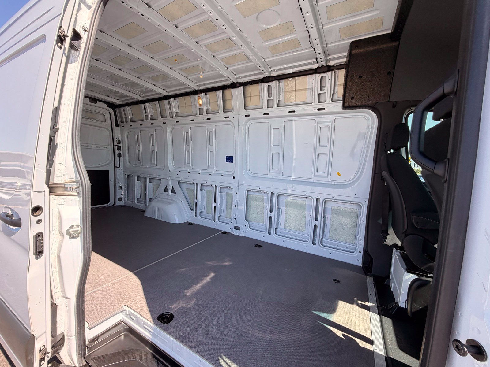 Used 2025 Mercedes-Benz Sprinter 2500 image 17