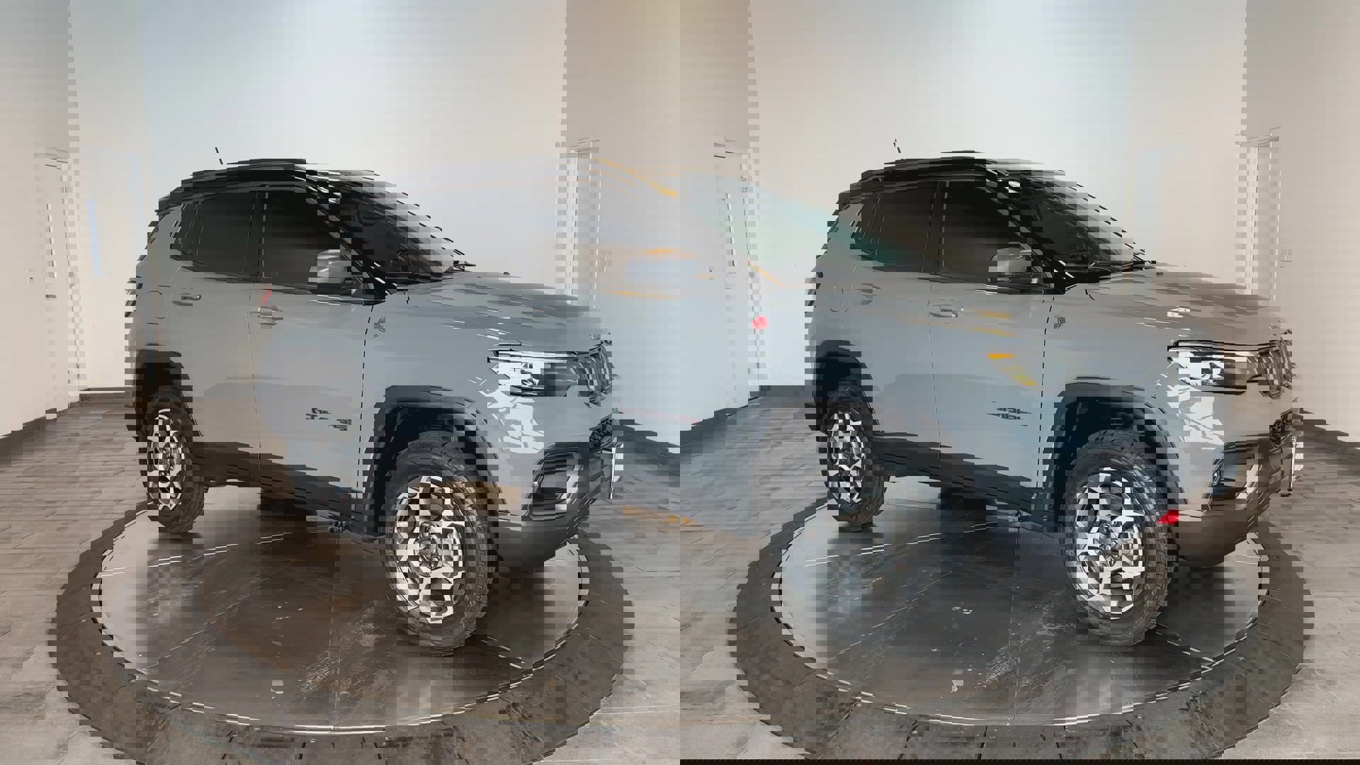 Used 2022 Jeep Compass Trailhawk w/ Trailhawk Elite Group image 2