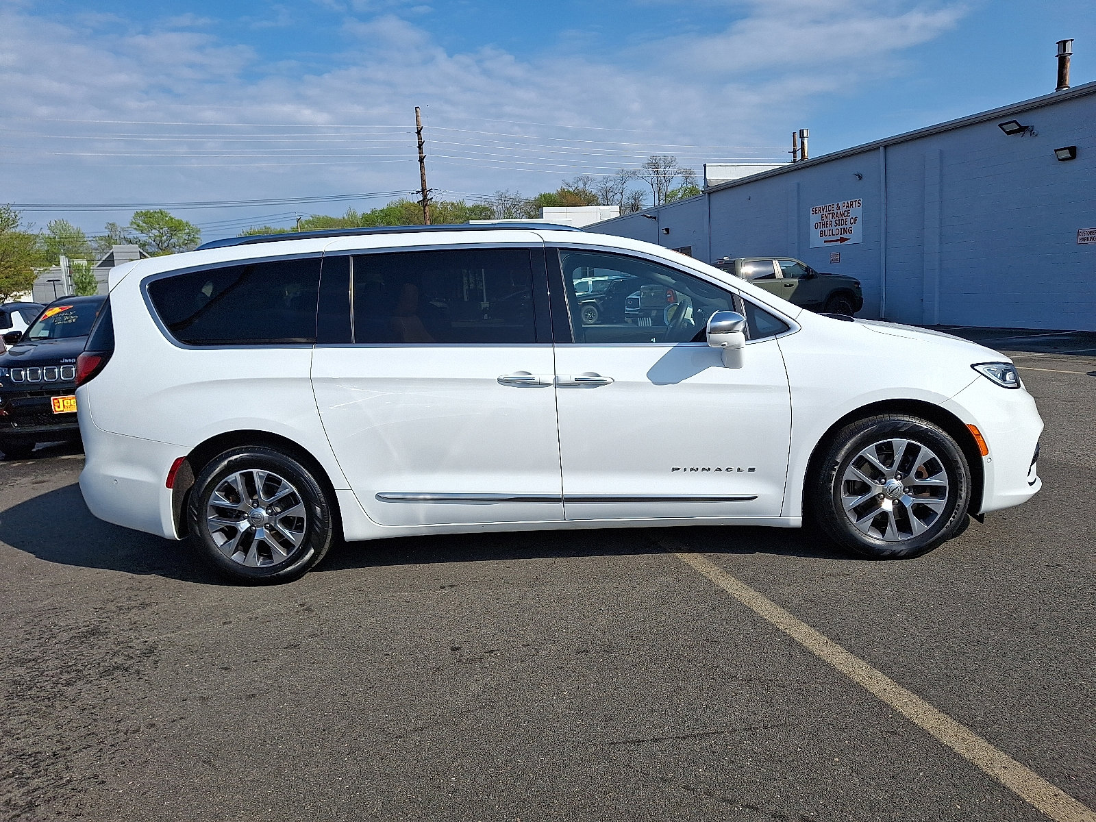 Certified 2022 Chrysler Pacifica Pinnacle FWD image 7