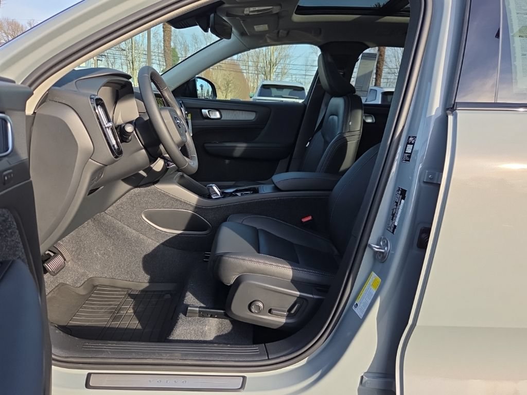 New 2026 Volvo XC40 B5 Plus w/ Protection Package Premier AWD/4WD image 4