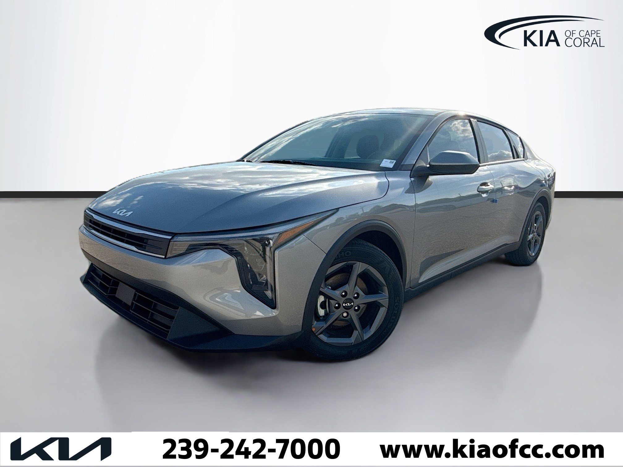 New 2025 Kia K4 LXS image 1