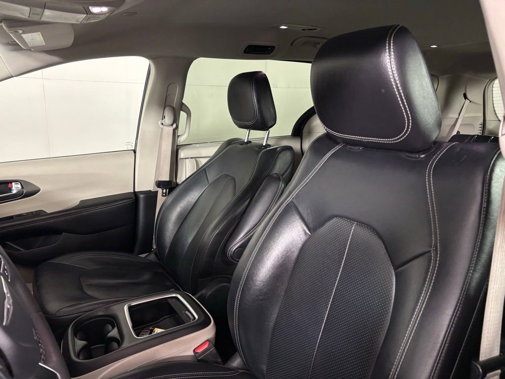 Used 2022 Chrysler Pacifica Touring-L image 18