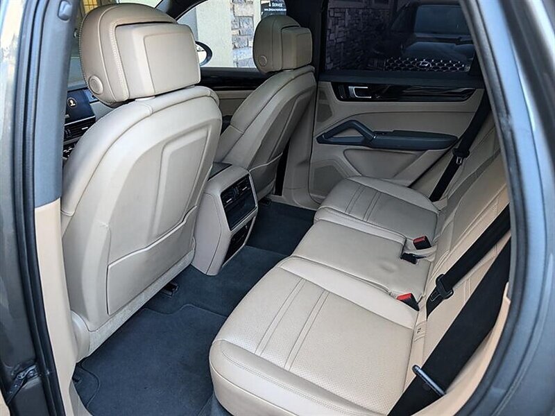 Used 2023 Porsche Cayenne w/ Premium Package AWD/4WD image 26