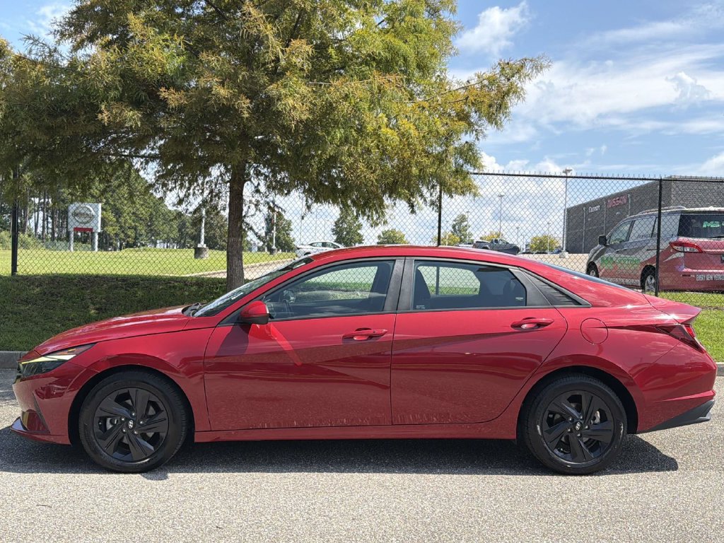 Used 2022 Hyundai Elantra SEL w/ Convenience Package FWD image 32
