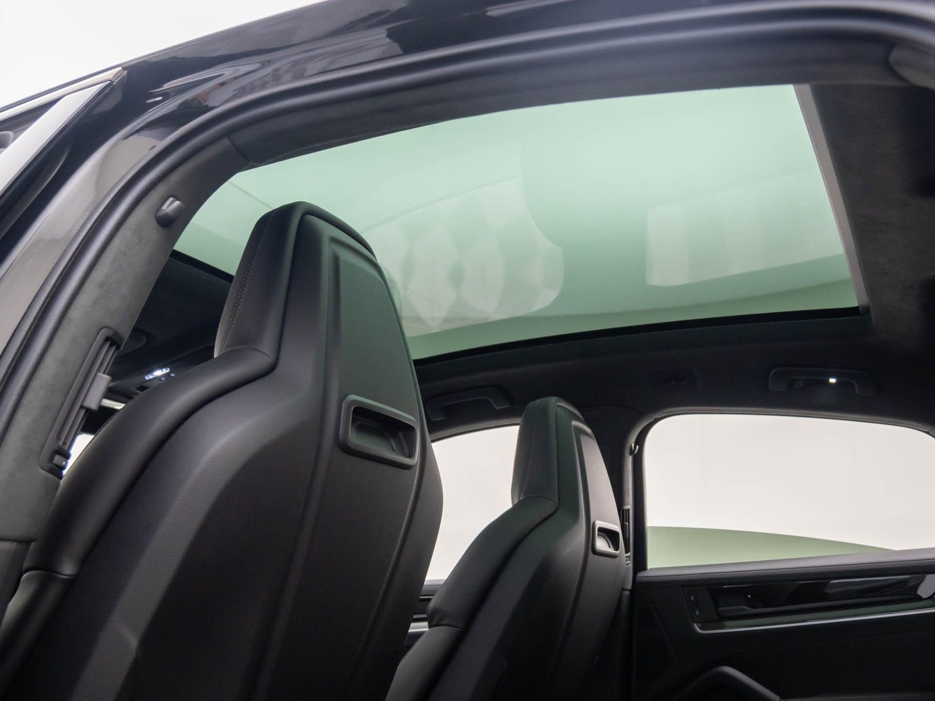 New 2025 Porsche Cayenne Turbo image 20