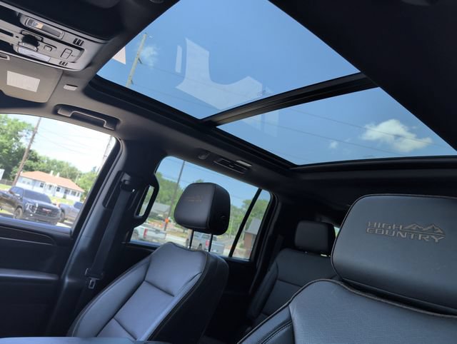 Used 2024 Chevrolet Suburban High Country AWD/4WD image 4