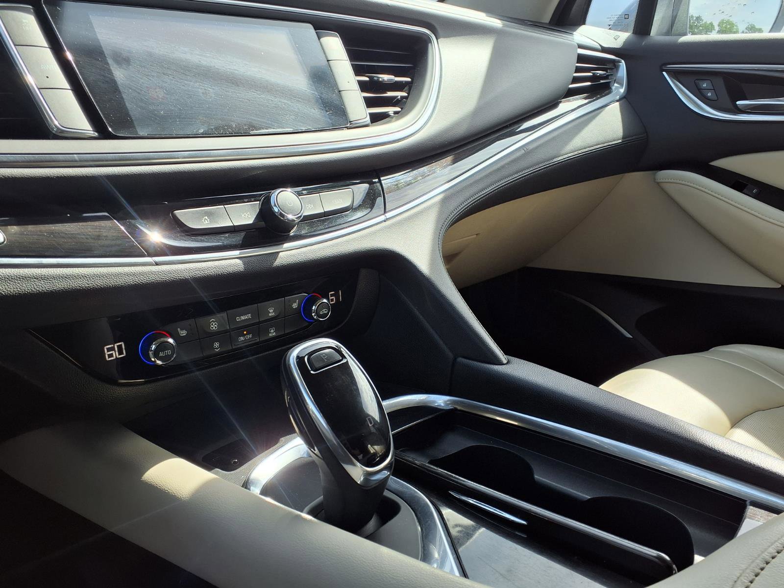 Used 2019 Buick Enclave Essence AWD/4WD image 10