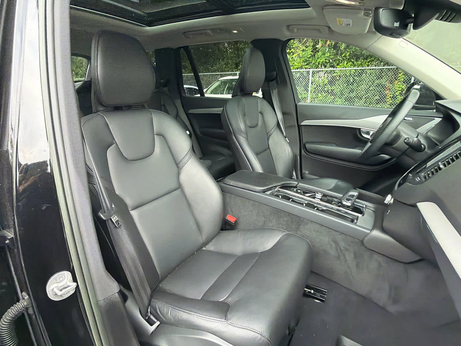 Used 2023 Volvo XC90 B5 Core w/ Protection Package Premier AWD/4WD image 19