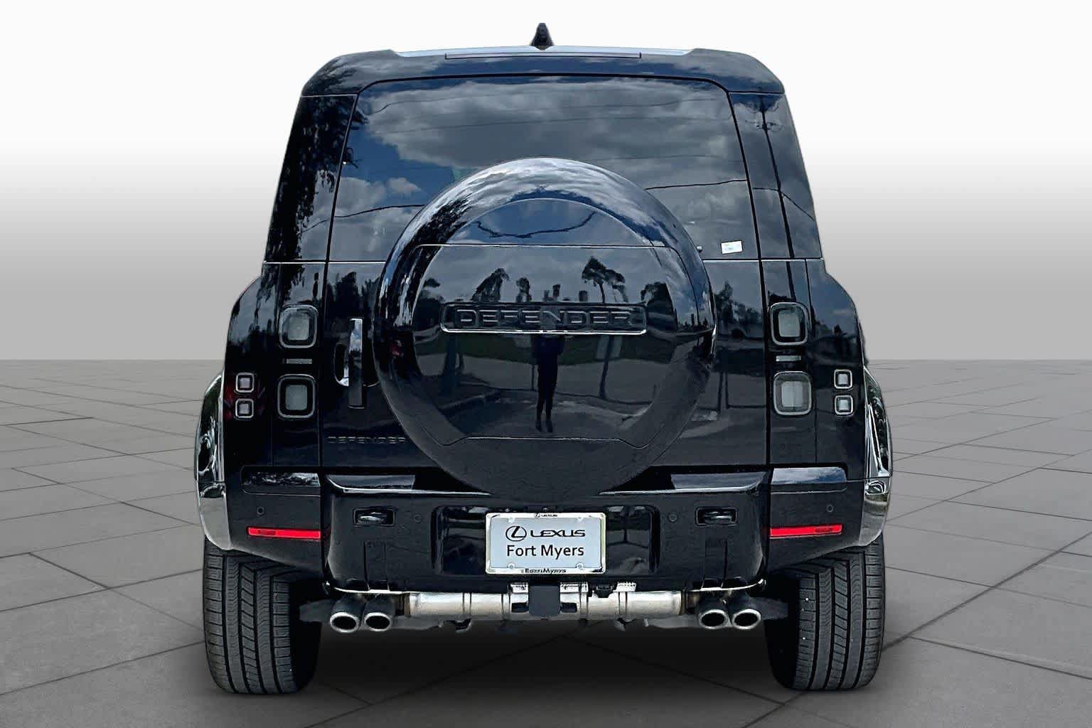 Used 2026 Land Rover Defender 110 V8 AWD/4WD image 9