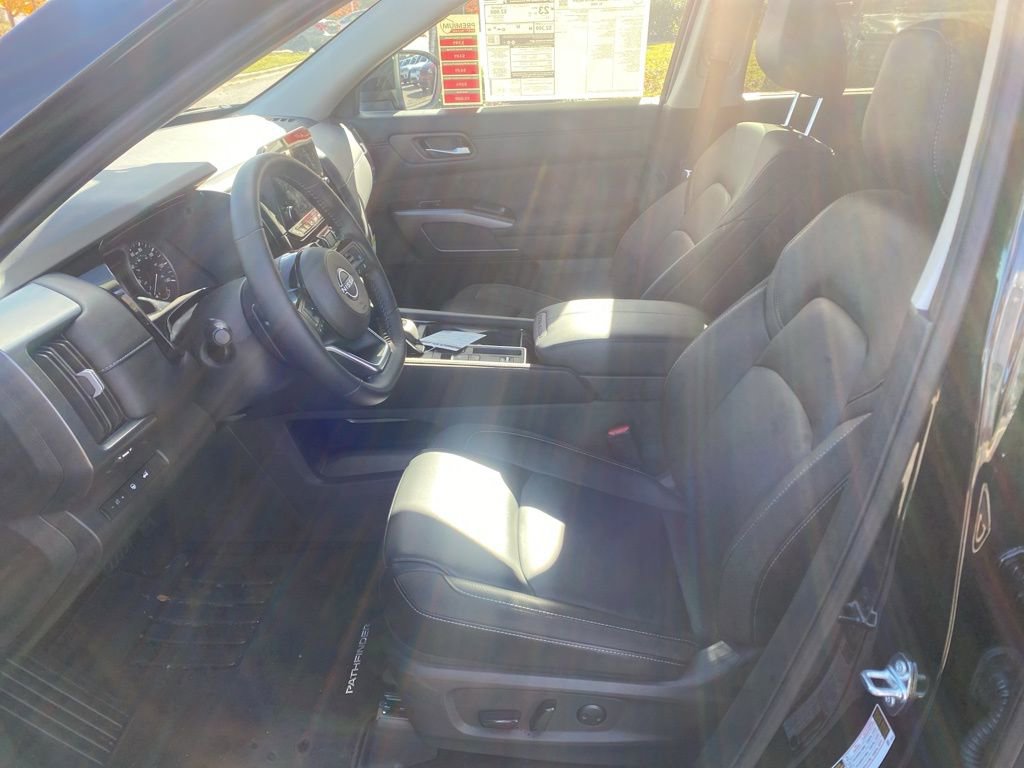 New 2025 Nissan Pathfinder SL image 14