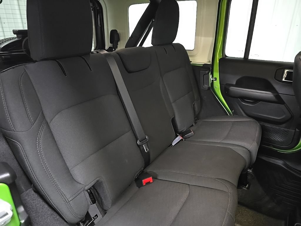 Used 2020 Jeep Wrangler Unlimited Sahara w/ Uconnect 4C Nav & Sound Group AWD/4WD image 16